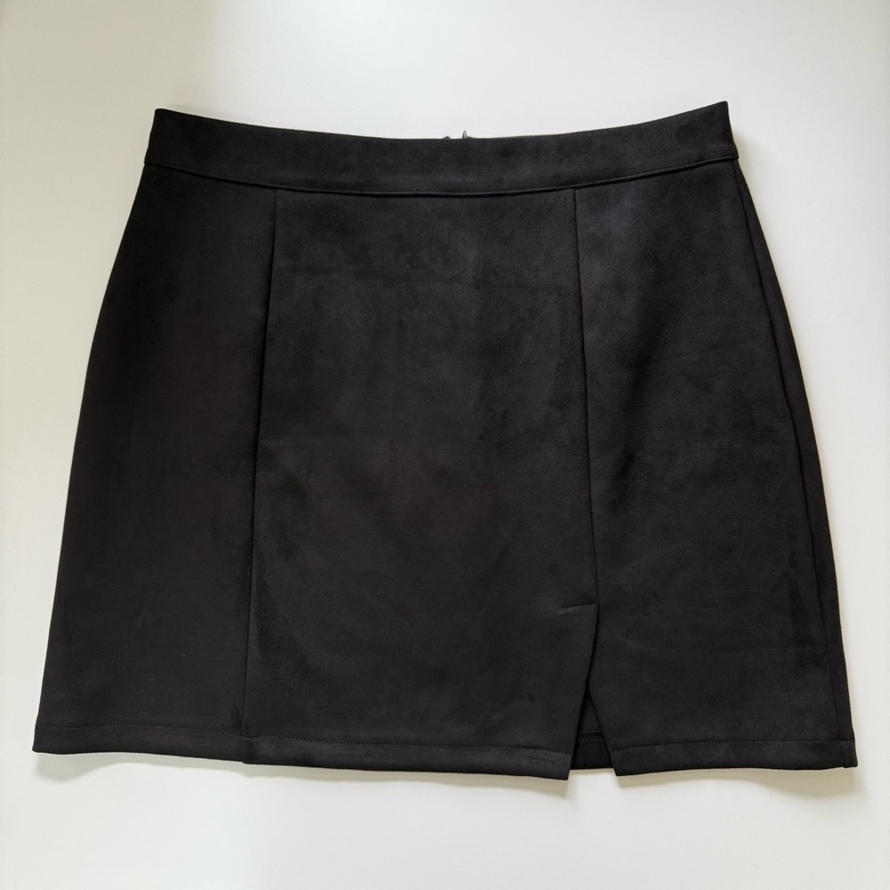 NWOT Black Mini Skirt Women’s Size Large